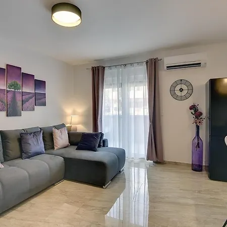 アパート Apartment Olivia メドゥリン